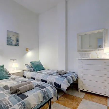 008 Plaza Ole Beachfront With Sea Views And Access Benalmadena