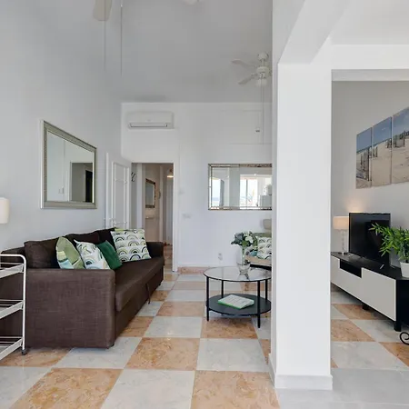 008 Plaza Ole Beachfront With Sea Views And Access Benalmadena